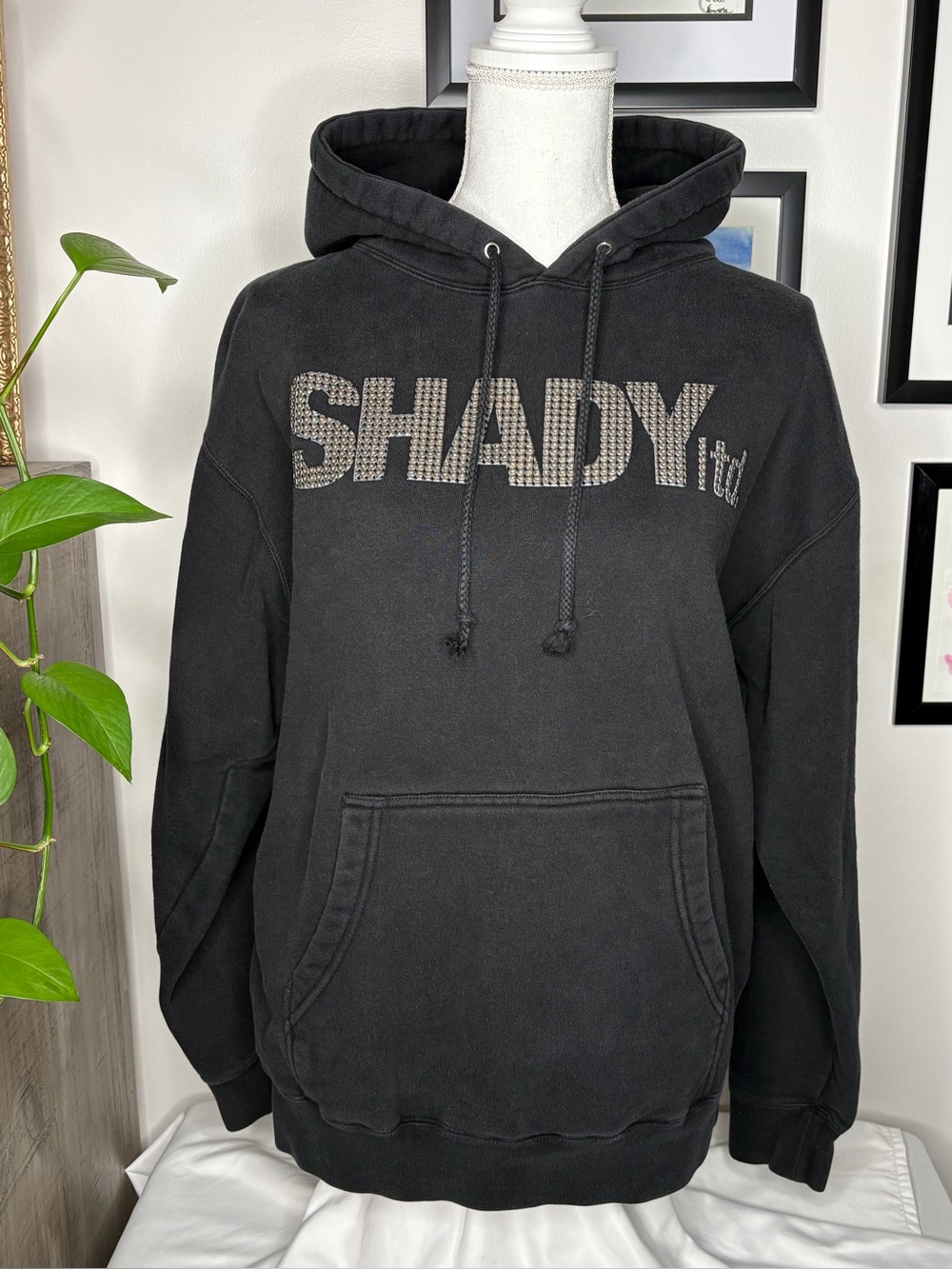 Vintage Shady Ltd. Men's Black Rhinestone Graphic Logo Pullover Hoodie Size M